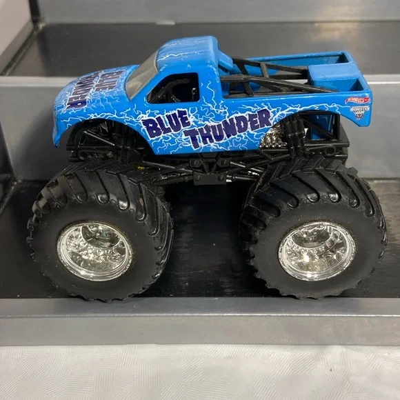6 Hot Wheels Monster Trucks - Picture 5 of 8